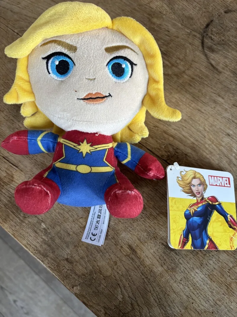 Pluche Captain Marvel 16cm van Disney in Meerkleurig – productfoto