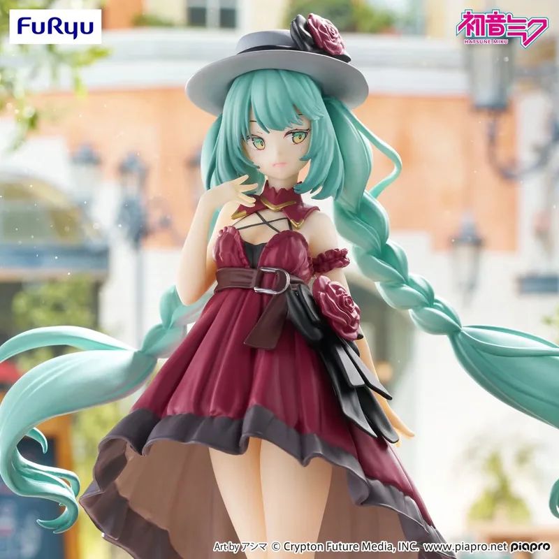 Hatsune Miku - Trio-Try-iT Figure - Outing Dress Red Color Ver. van FuRyu in Rood – productfoto