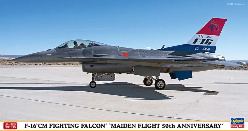 Modelbouwpakket Militaire voertuigen - 07535 General Dynamics F-16CM Fighting Falcon - Eerste vlucht 50-jarig jubileum Plastic - 1:48 - Modelbouw de Hasegawa en Multicolore – photo produit