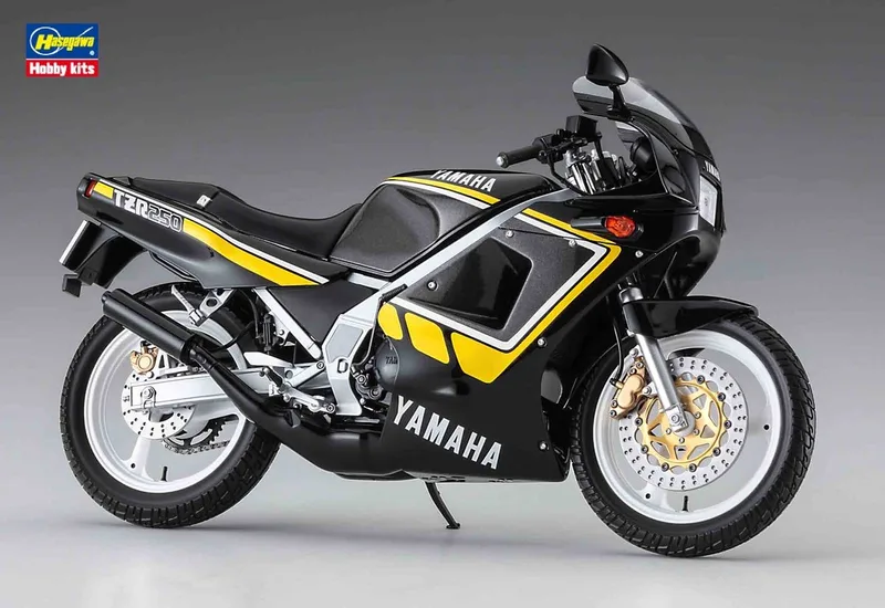 Modelbouwpakket Militaire voertuigen - 21743 Yamaha TZR250 2AW - New Yamaha Black Plastic - 1:12 - Modelbouw van Hasegawa in Zwart – productfoto