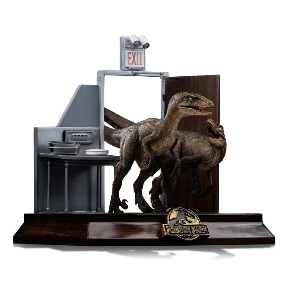 Jurassic Park Art Scale Statue Raptors at the Kitchen's Door van Iron Studios – productfoto