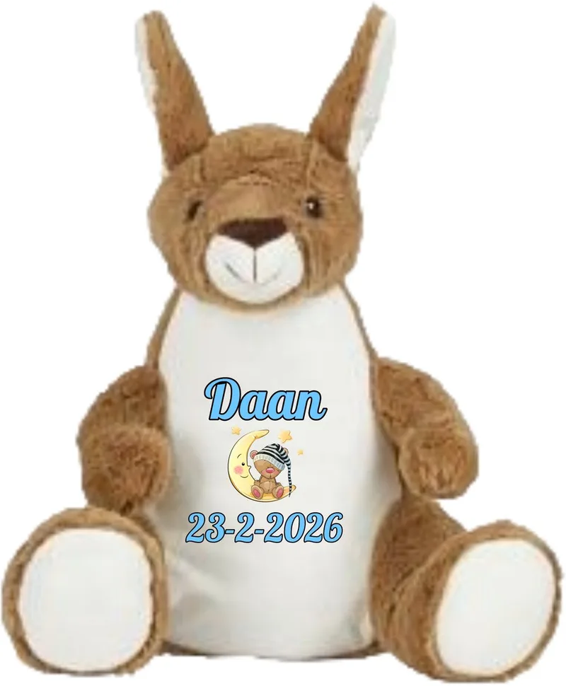 Kangoeroe knuffel - gepersonaliseerd - kraamcadeau - naam - geboortedatum från Mumbles i Brun – produktbild