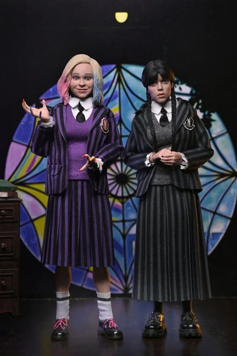Wednesday Action Figures 2 Pack Wednesday Addams (Nevermore Uniform) and Enid 20 cm van NECA in Meerkleurig – productfoto