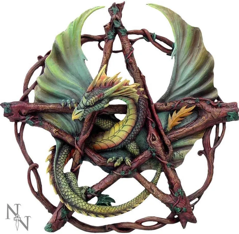 Beeld/figuur Forest Pentagram Dragon Groen/Bruin by Nemesis Now in Green – product photo