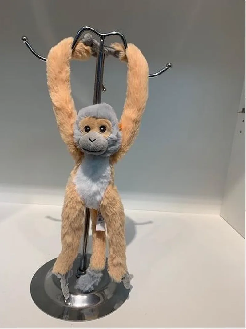 Hang Aap 32 cm (van kop tot teen) - Grijze Kop från Pia Soft Toys i Beige – produktbild