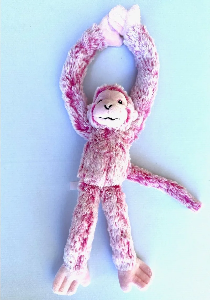 Hangaap - pluche aap van 32 cm met klittenbandhandjes van Pia Soft Toys in Roze – productfoto