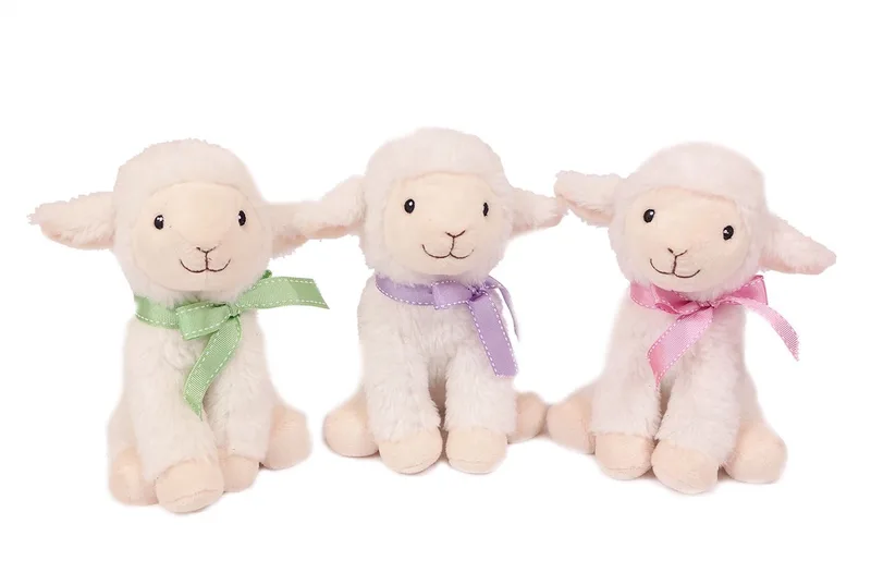 PIA Soft Toys-Set van 3 Pluche Schaap Knuffels met strik 3 ass. 18 cm fra Pia Soft Toys i Créme – produktbillede