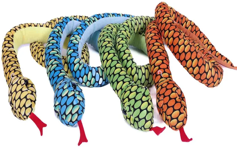 PIA Soft Toys-Set van 4 Pluche Slang Knuffels 4 ass. 120 cm från Pia Soft Toys i Röd – produktbild