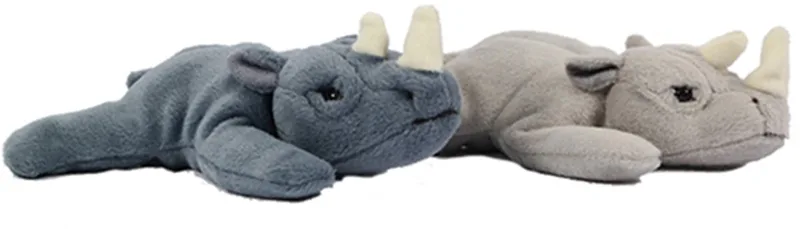 Set van 2 Pluche Neushoorn Knuffels - met bonen - liggend - 2 kleuren - 23 cm van Pia Soft Toys in Grijs – productfoto