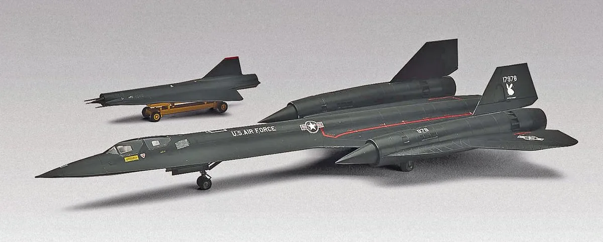 Modelbouwpakket Militaire voertuigen - 15810 Lockheed SR-71A Blackbird met Drone Plastic - 1:72 - Modelbouw van Revell in Zwart – productfoto