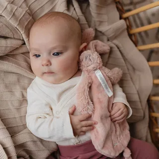 Konijn Richie Knuffeldoekje - Baby cadeau van Happy Horse in Oudroze – productfoto 4 van 4