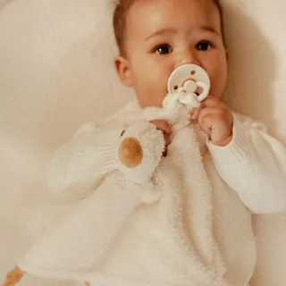 Newborn Naturals Knuffeldoekje Little Goose de Little Dutch en Blanc – photo produit 4 sur 4