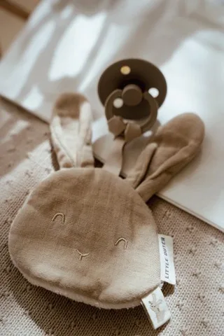 Speendoekje - Newborn Naturals - Baby Bunny van Little Dutch in Beige – productfoto 4 van 4