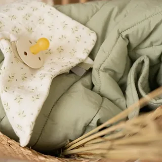 Cradle blanket Essentials Blueberry Leaves von Little Dutch in Grün – Produktfoto 2 von 2