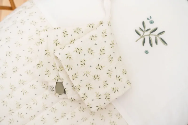 Wiegdeken - Essentials - Blueberry Leaves van Little Dutch in Groen – productfoto 3 van 3