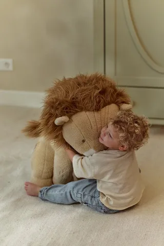 Safari Friends Knuffel Leeuw - 60 cm de Little Dutch en Beige – photo produit 4 sur 4