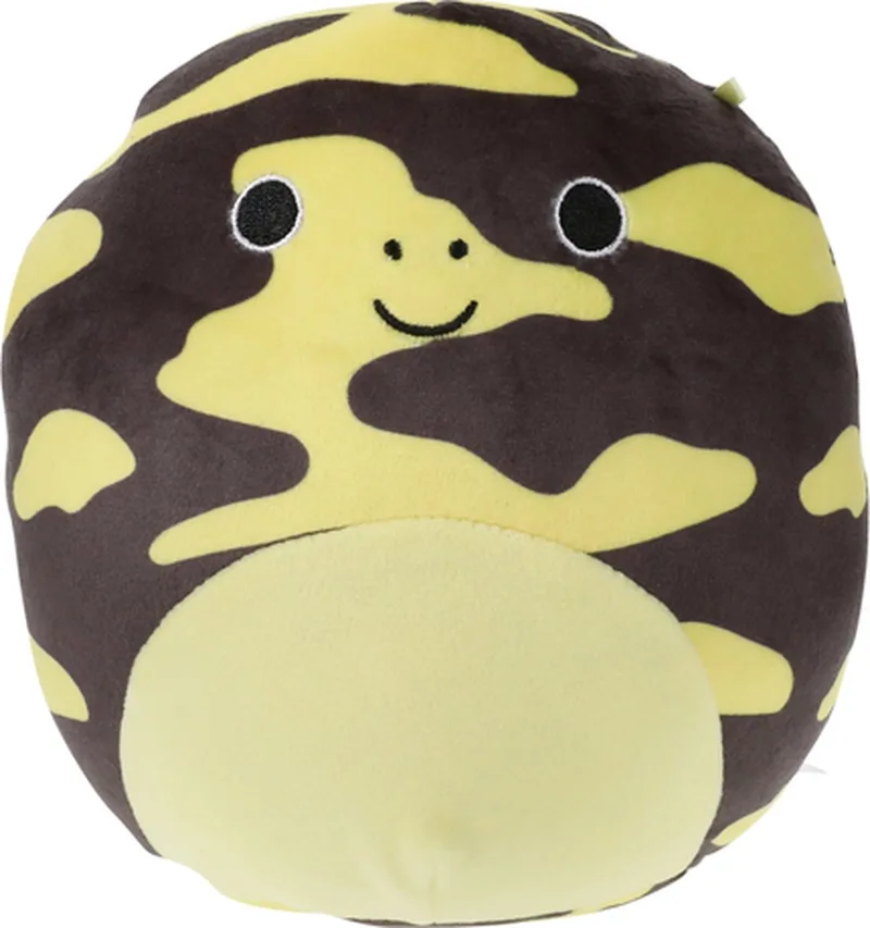 Knuffel - 19CM - the Black and Yellow Salamander van Squishmallows in Forest – productfoto