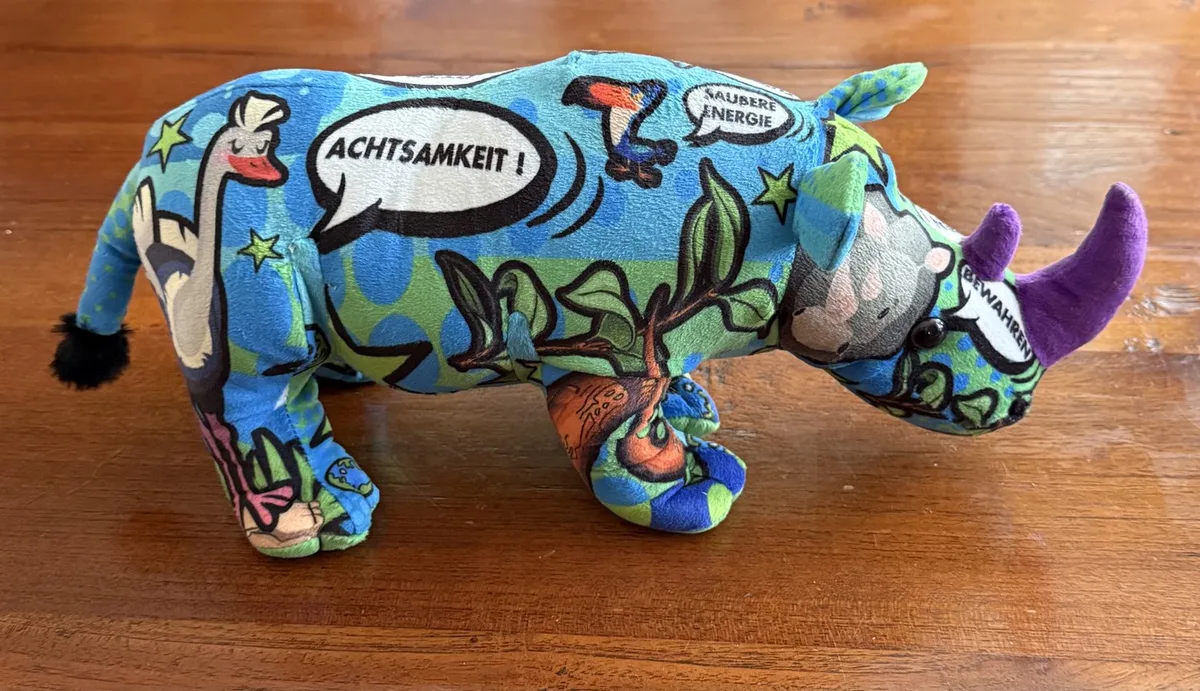 Knuffel Neushoorn, lengte 38cm, hoogte 27cm van Wild Republic – productfoto